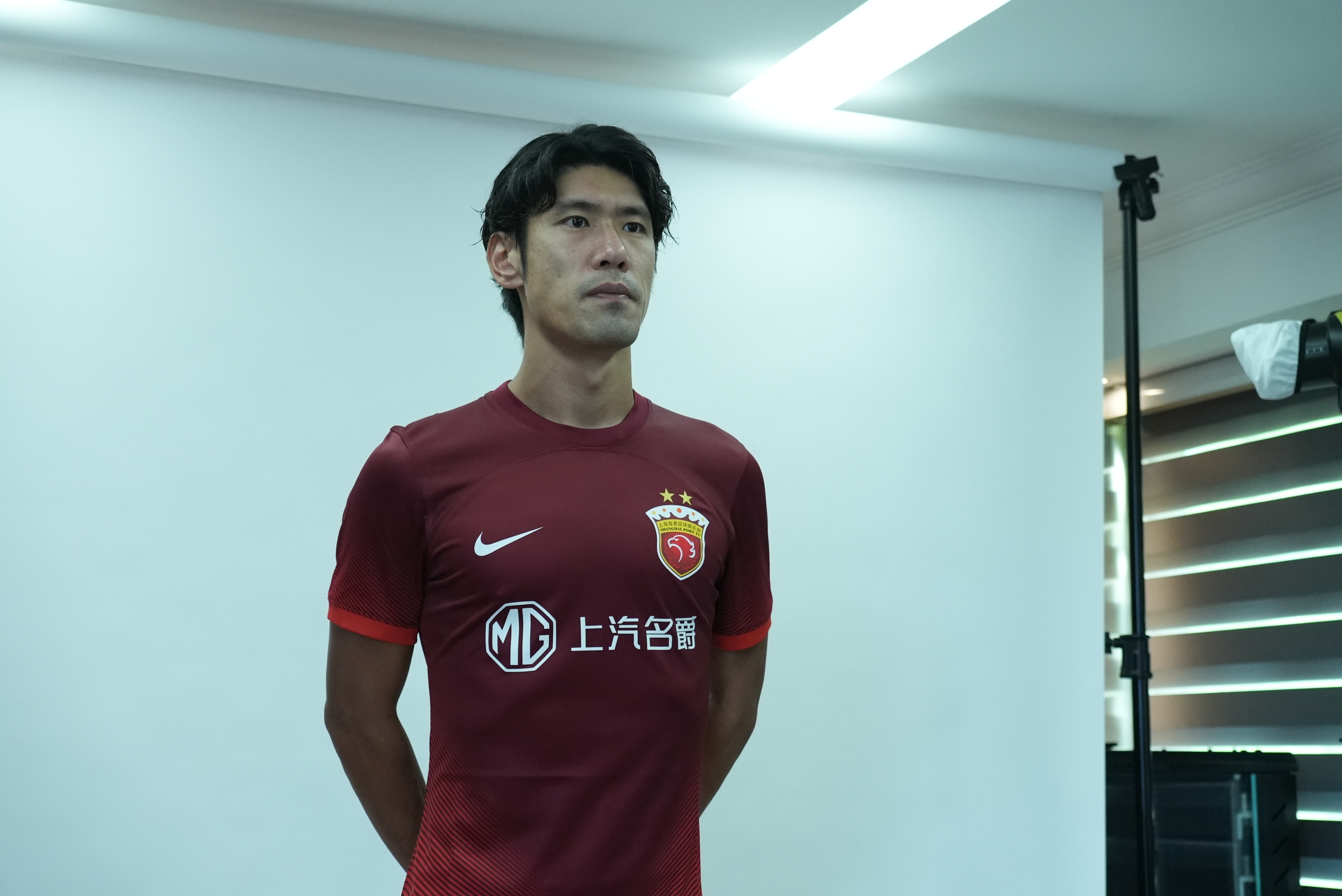 爱游戏娱乐平台 -上海海港迎足总杯关键赛；关键时刻战术微调；管理层满意；控场能力受关注 