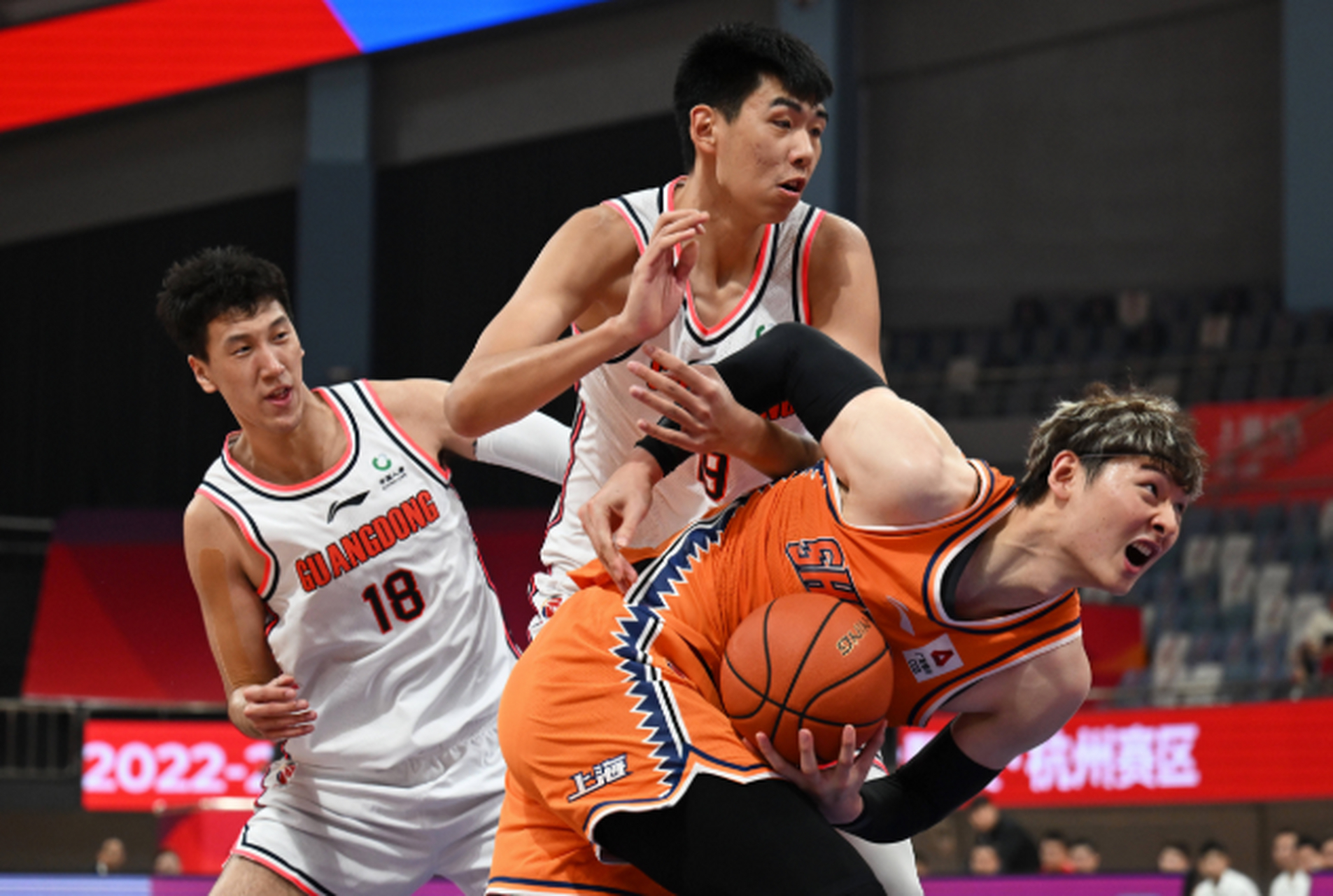 爱游戏体育 -金州勇士迎CBA常规赛关键赛；赛后战术微调；更衣室稳定；心理建设被强调的简单介绍