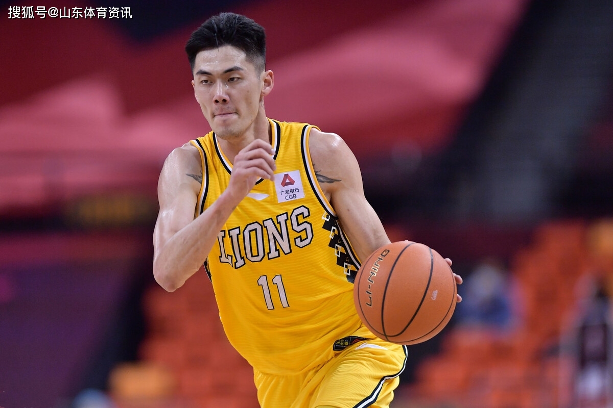 拜仁慕尼黑训练开放日,关键时刻止住颓势引欢呼,CBA季后赛在即,心理建设被强调 拜仁慕尼黑训练开放日,关键时刻止住颓势引欢呼,CBA季后赛在即,心理建设被强调